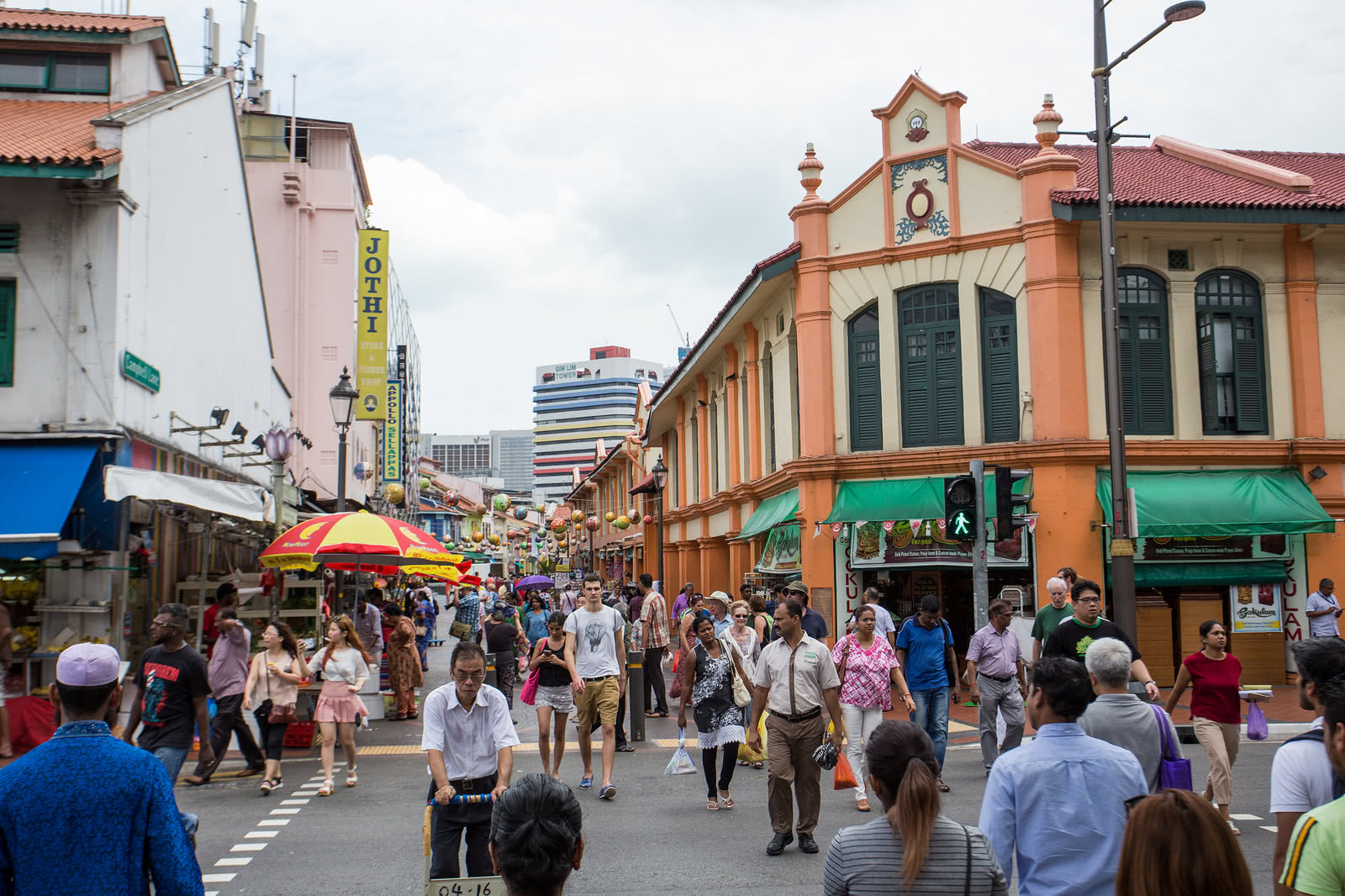 探访新加坡的"小印度",与唐人街的华人一样,都是在漂泊