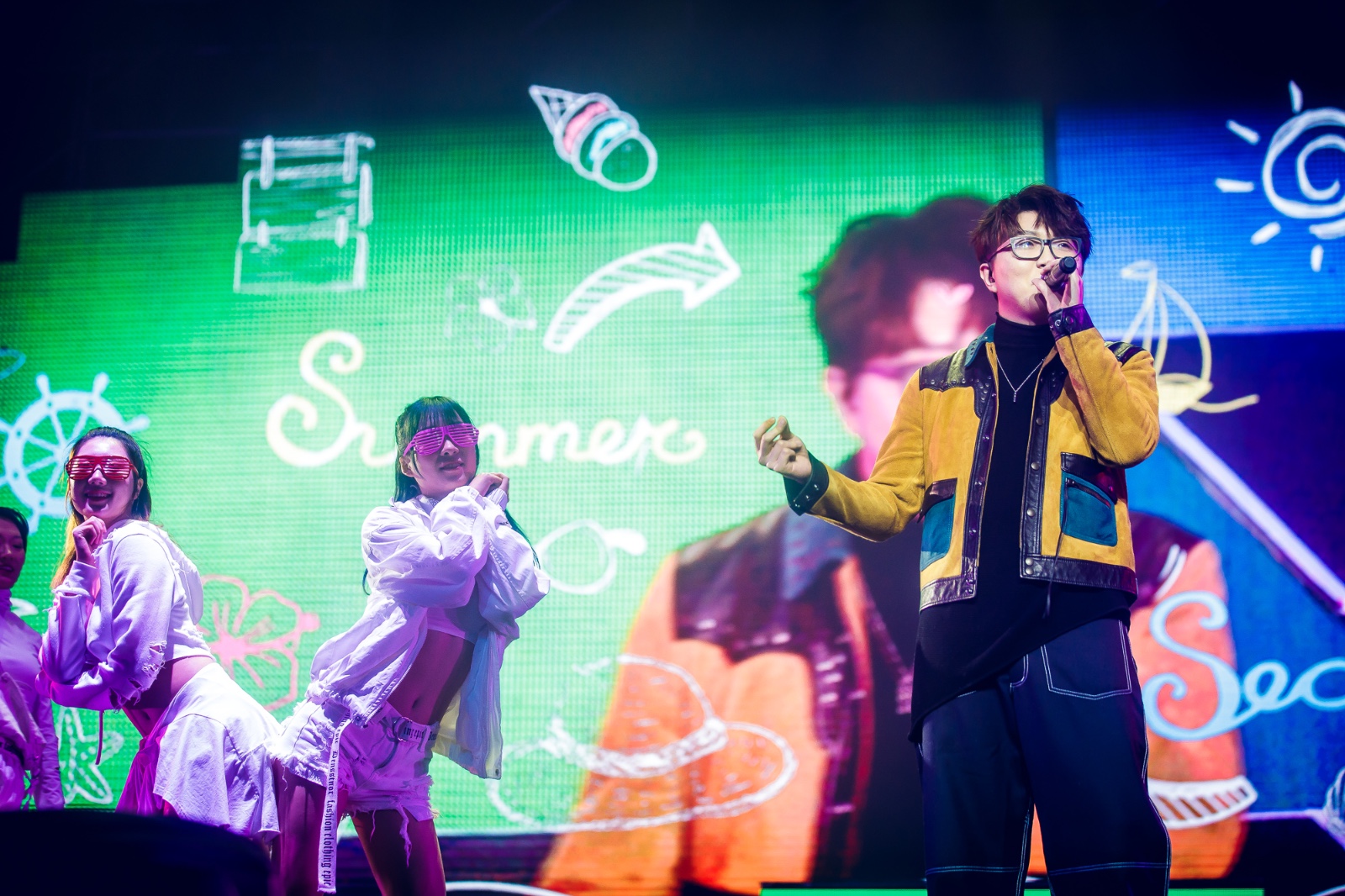 毛不易个人巡回演唱会完美落幕 天舞idg开启毛不易"唱跳"模式