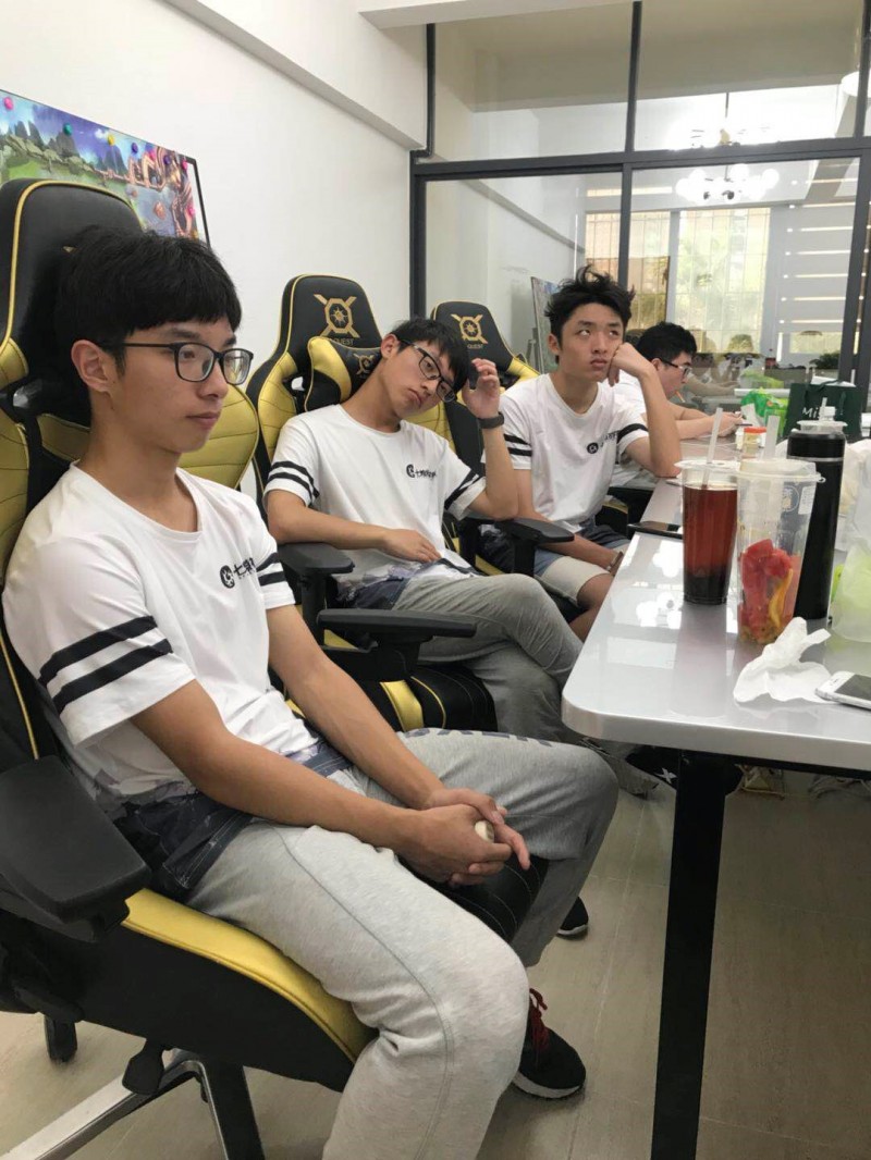 亲身感受职业体系 七煌青训拜访xq俱乐部|王者荣耀|电竞|学员_新浪