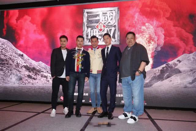 61岁吕良伟与47岁古天乐出席合照,网友:他看上去比古先生都年轻