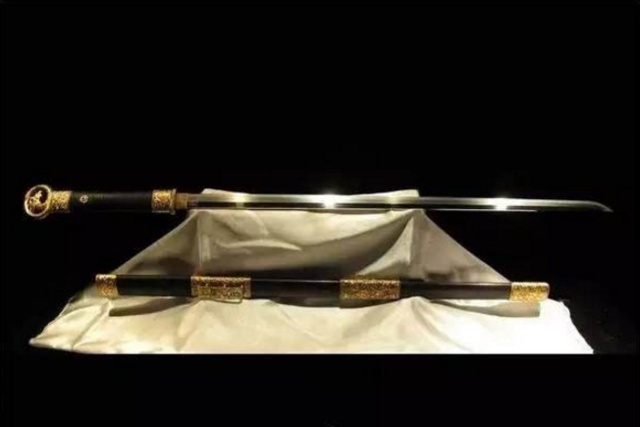 古装剧里很少见到双手大剑__财经头条