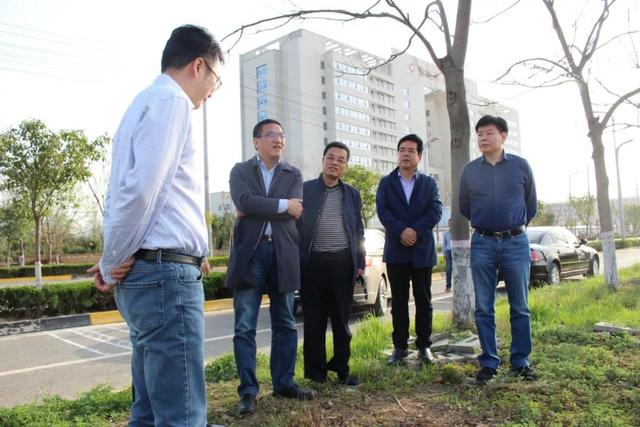 并在白鹿原管委会召开座谈会,在听取了相关人员的介绍后,郑青海董事长