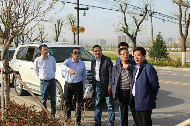 并在白鹿原管委会召开座谈会,在听取了相关人员的介绍后,郑青海董事长