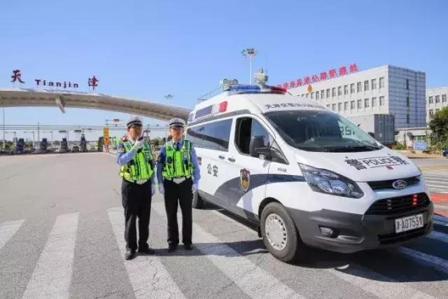 比普通警车更显"尖刀"威风交警尖刀机动队的警车执勤执法行为的警情等