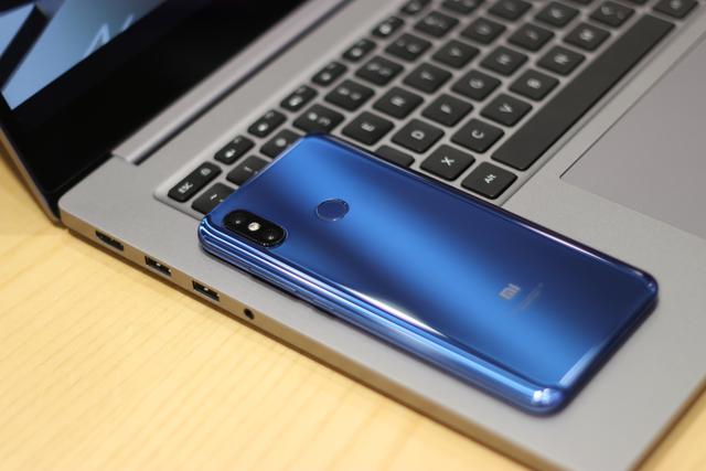 售价2699起小米8迅速上手体验不一样的miui10的旗舰体验