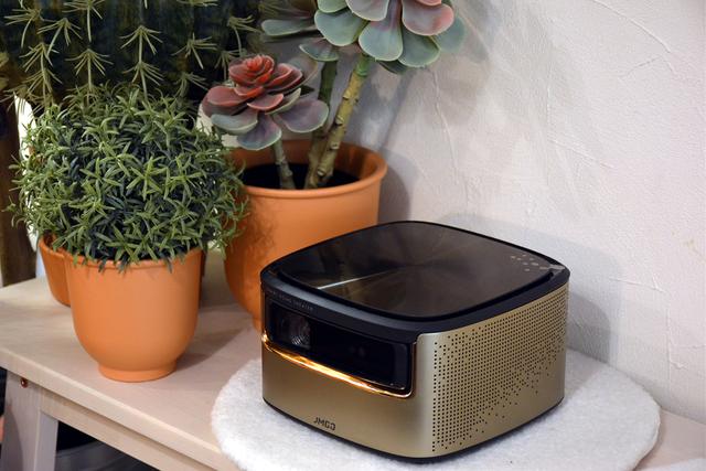 1500ansi流明这可能是亮度最高的智能投影坚果v9测评体验