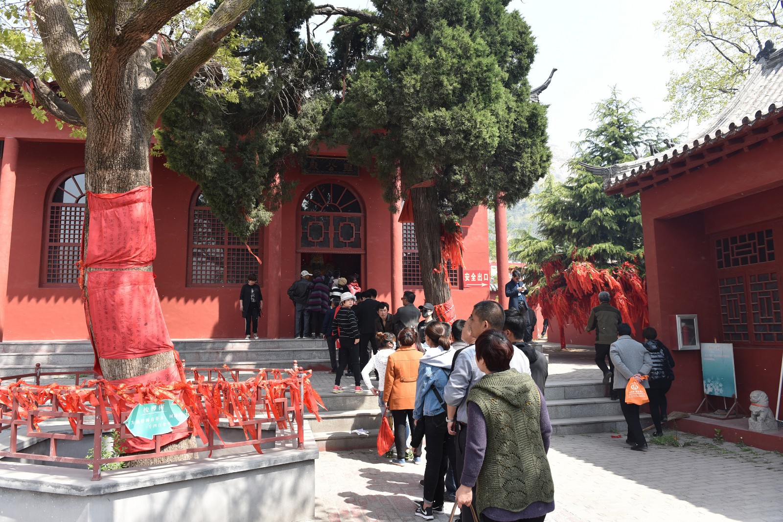 孔子之师令人敬仰|孔子|庙会|圣公山_新浪新闻