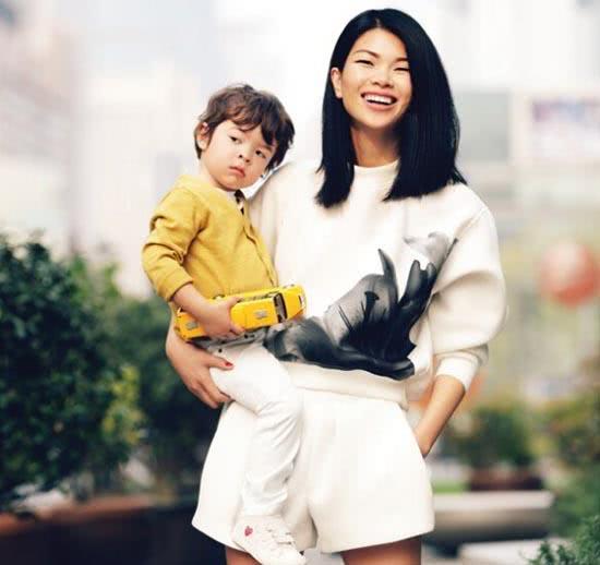 踩着天高,这几张照片才是超模值的巅峰|吕燕|超模|天高_新浪新闻