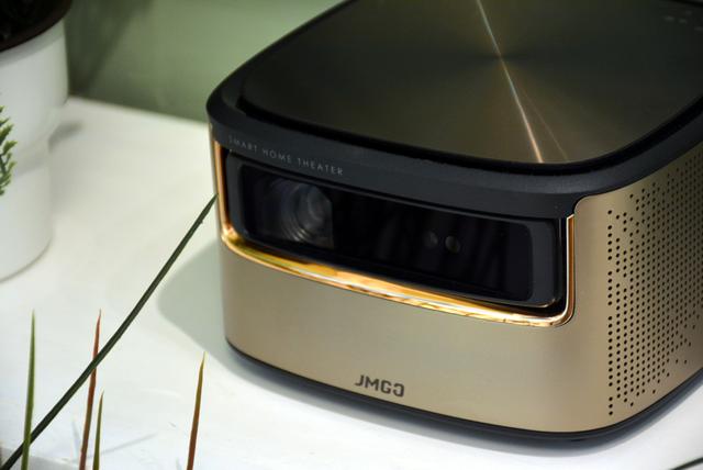 1500ansi流明这可能是亮度最高的智能投影坚果v9测评体验