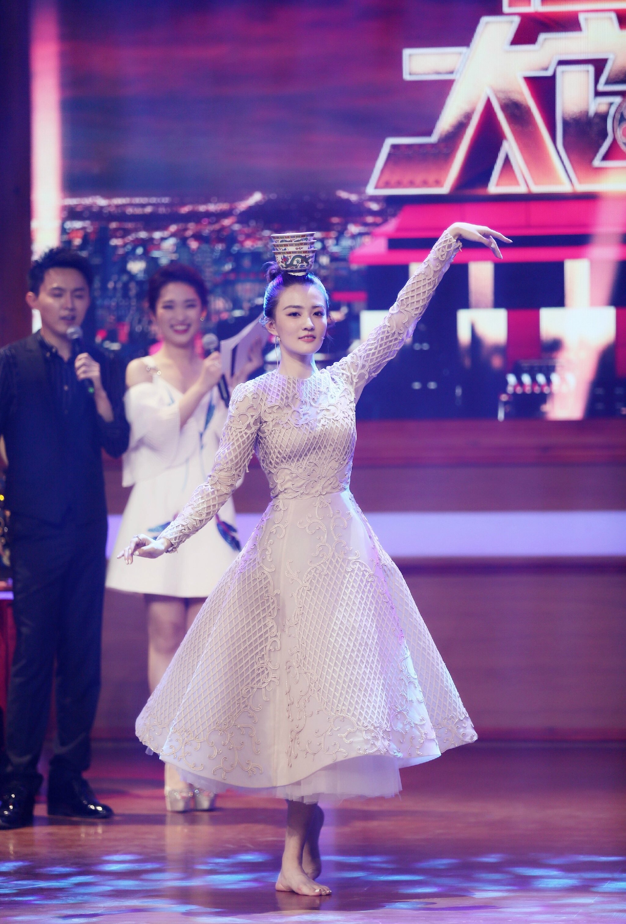 很皮很可爱了~|顶碗舞|可爱|徐璐_新浪新闻