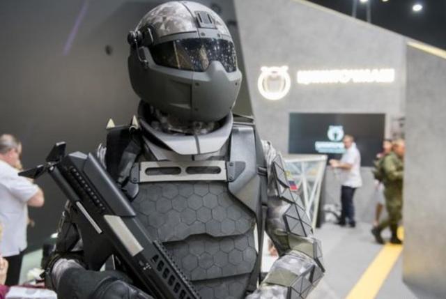 俄罗斯"超级机甲"横空出世:造型十分科幻 好似外星战士