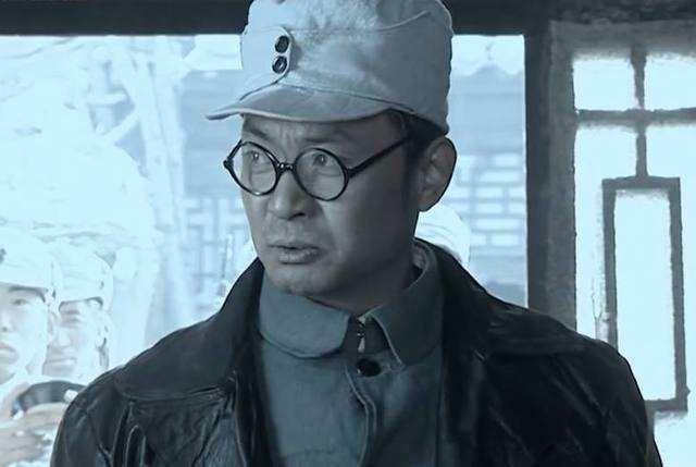 亮剑中李云龙要搞骑兵营被旅长搅黄了,旅长比他想的多