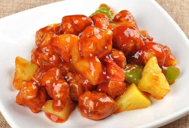 大厨教你菠萝咕噜肉正宗教程酸甜可口越吃越馋快来收藏