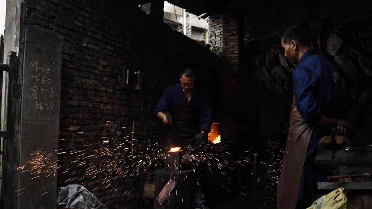 古代铸剑师铸造宝剑时,为什么喜欢以身殉剑?看完明白其中原因