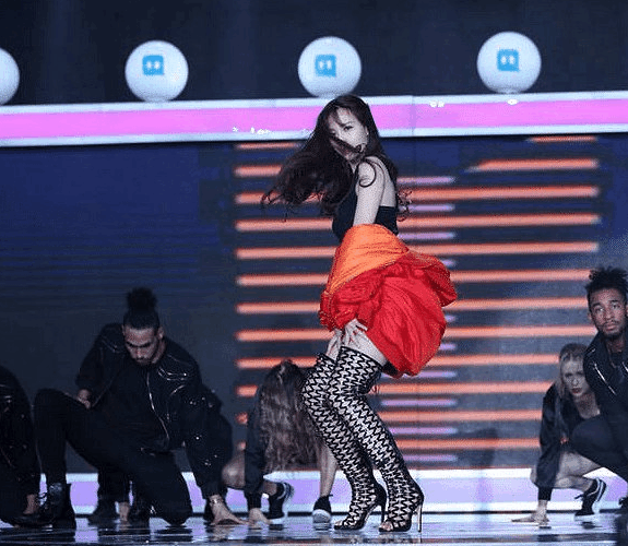 沈梦辰黑丝网袜跳热舞网友纷纷羡慕杜海涛