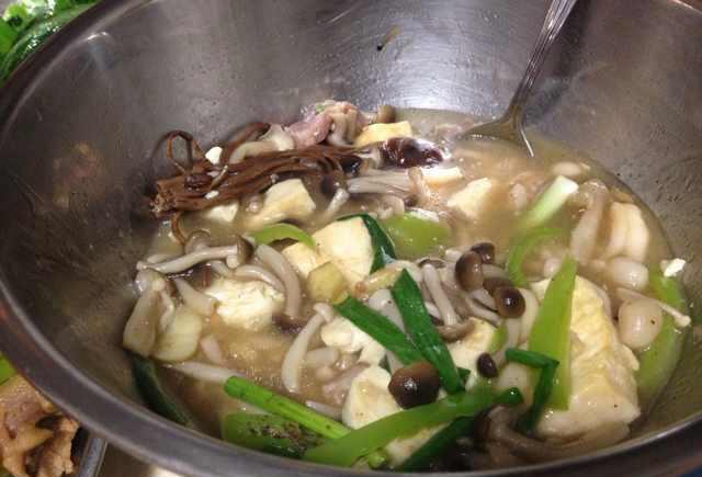 美味杂菇豆腐煲的做法