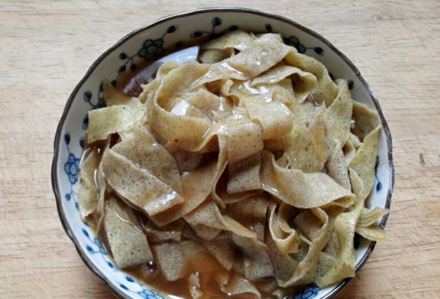 天津锅巴的做法(天津正宗锅巴菜的配方及流程)