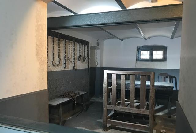 day1 德国风情街—德国监狱—青岛啤酒博物馆—天主教堂—青岛书店