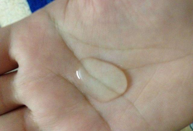 药店一种乳白色的液体, 每天用三滴, 去皱比打玻尿酸要强50倍