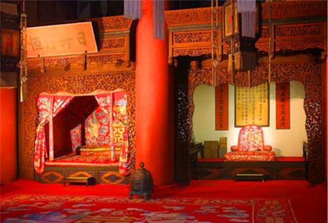 清朝皇后寝宫里尴尬的一件事,为何每天都要在这里杀死几口活猪?