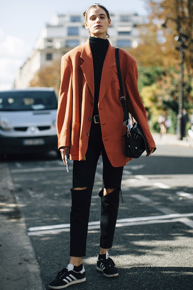 秋天一条小黑裤,搭配什么外套都好看!