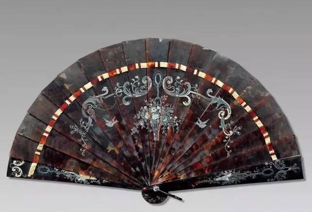 有一种优雅叫轻摇小扇|扇子|折扇|玳瑁_新浪新闻