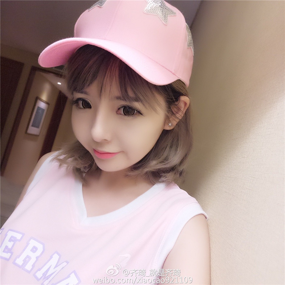 网红妹子齐琦养眼自拍照片