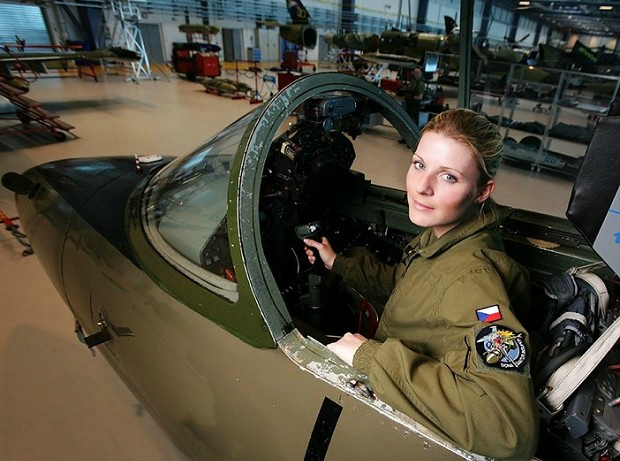 捷克女飞行员 特别声明:以上文章内容仅代表作者本人观点,不代表新浪