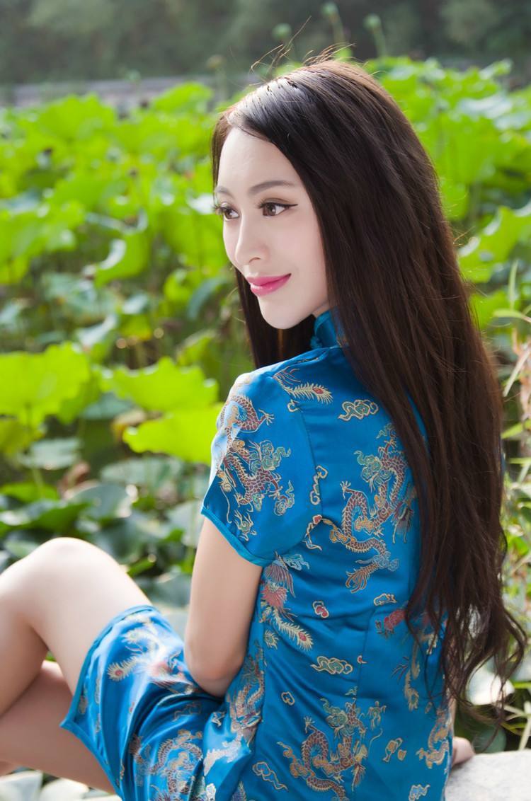 国内女星旗袍大pk,展现特有的东方韵味,你觉得谁穿的最美?