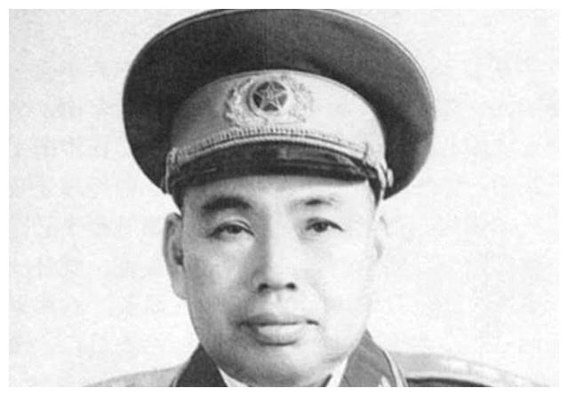 许世友孙女一身戎装,英姿飒爽,不输许将军当年风采,官至大校