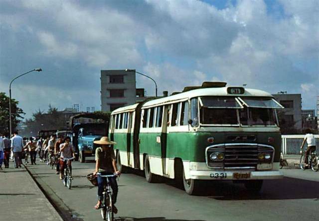 老照片,1984年的广州城,画面熟悉又温馨,当时已经很繁华
