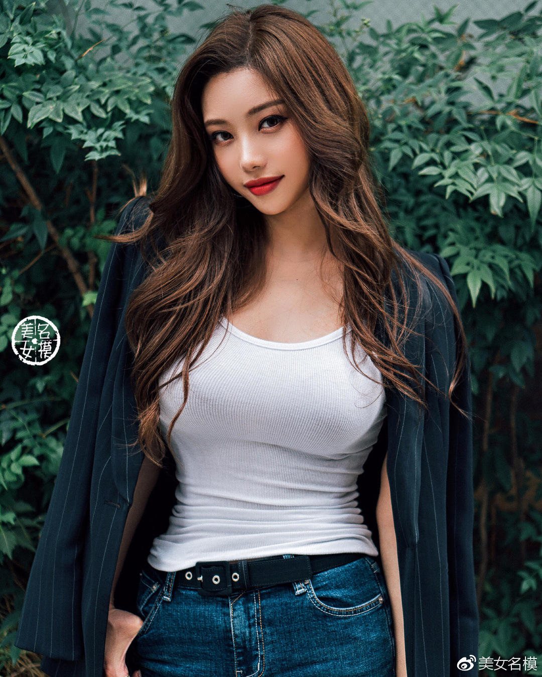 有了一头飘逸的长发,就容易让人着迷了!