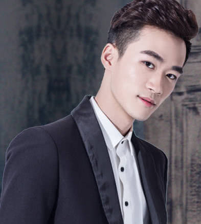 绝地求生虎牙不求人被30万粉丝恶意狙击,实力如挂,依然强势吃鸡