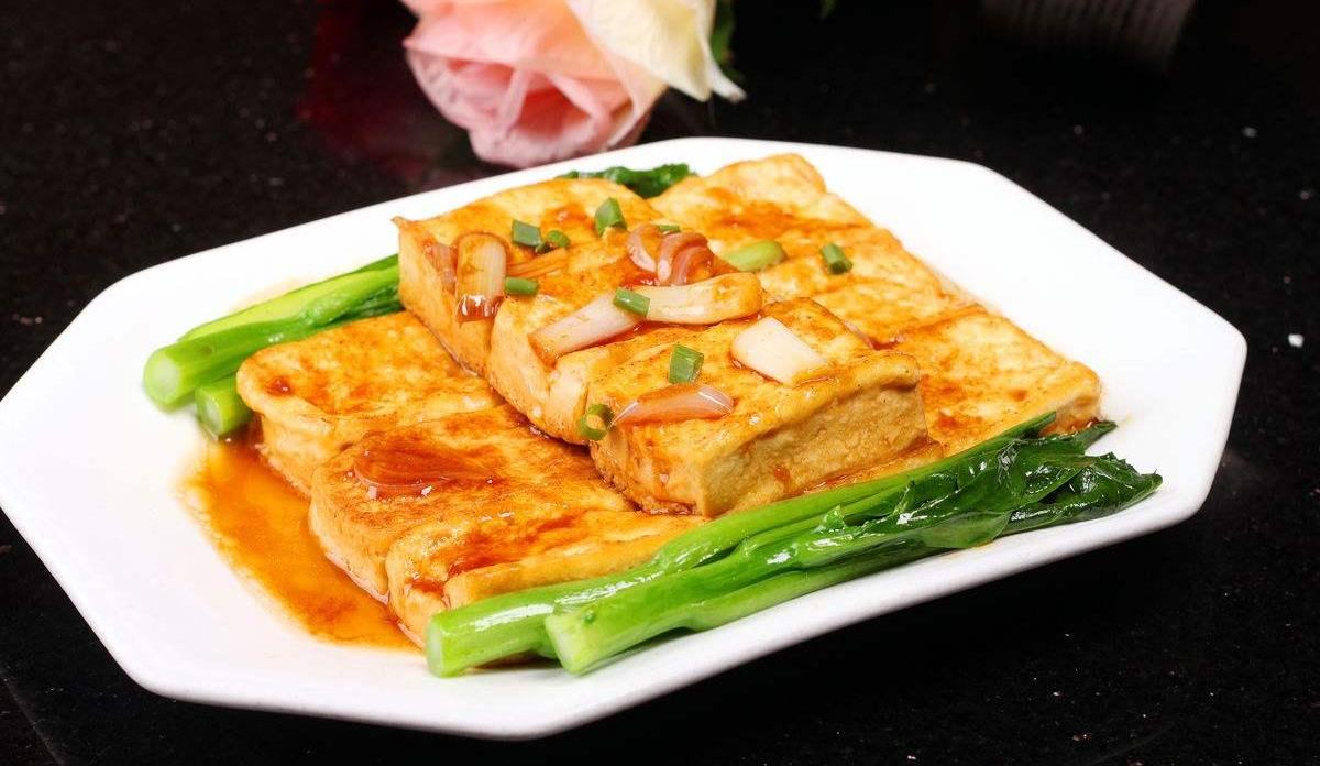 豆腐老是煎不好,教你一招,保证豆腐不碎不粘锅,两面金黄!