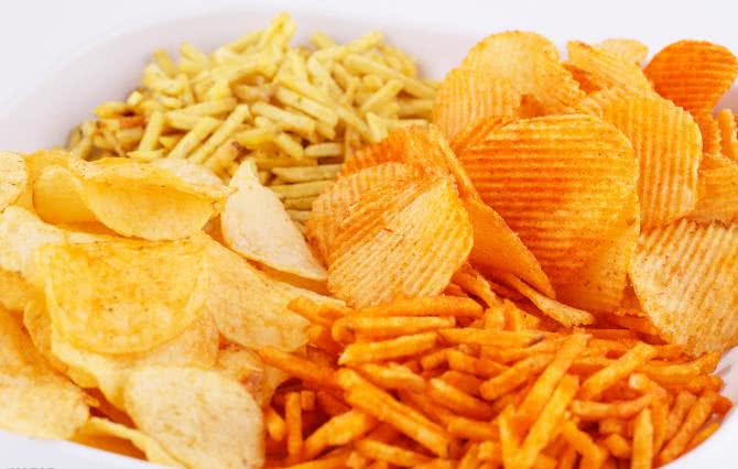 票选最好吃的4种垃圾零食,都知道不健康,但是每天都要吃一点!