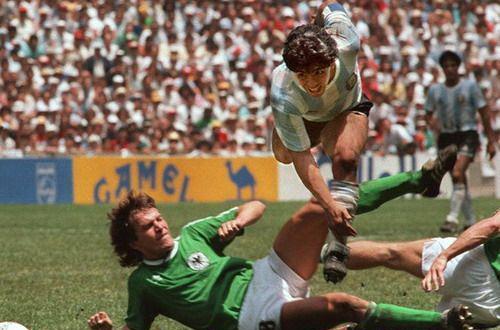 把马拉多纳放在现在踢球,他的身价会值几个亿