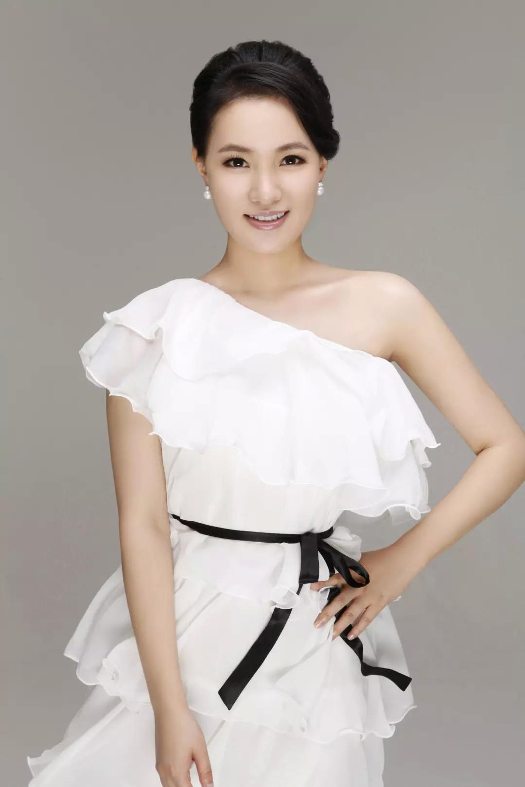 央金次卓扎西尼玛玛尼石乐队所以这里的音乐节不仅是一场听觉盛宴更是