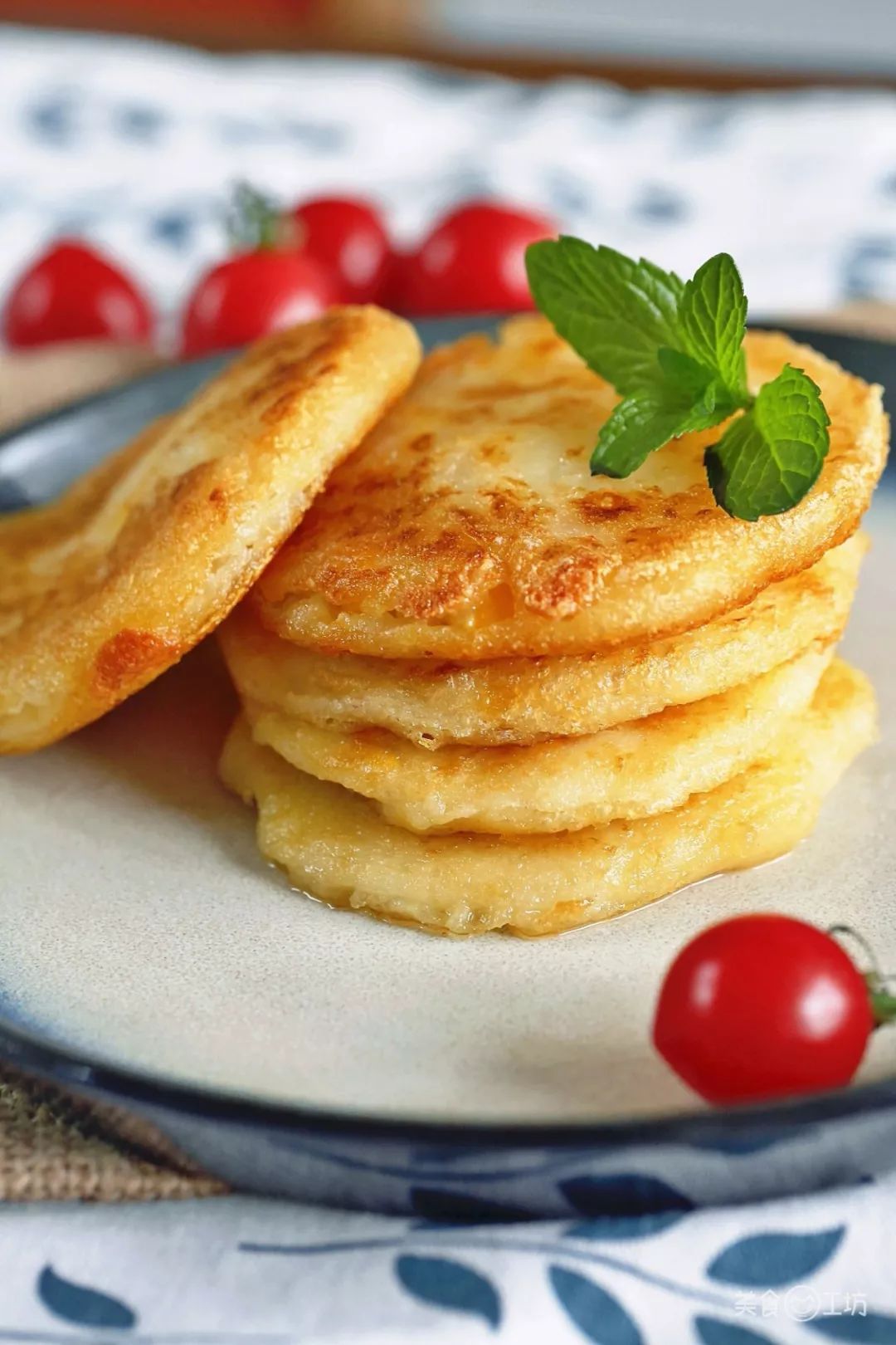 香甜软糯又拉丝,这样的土豆饼要躲着吃