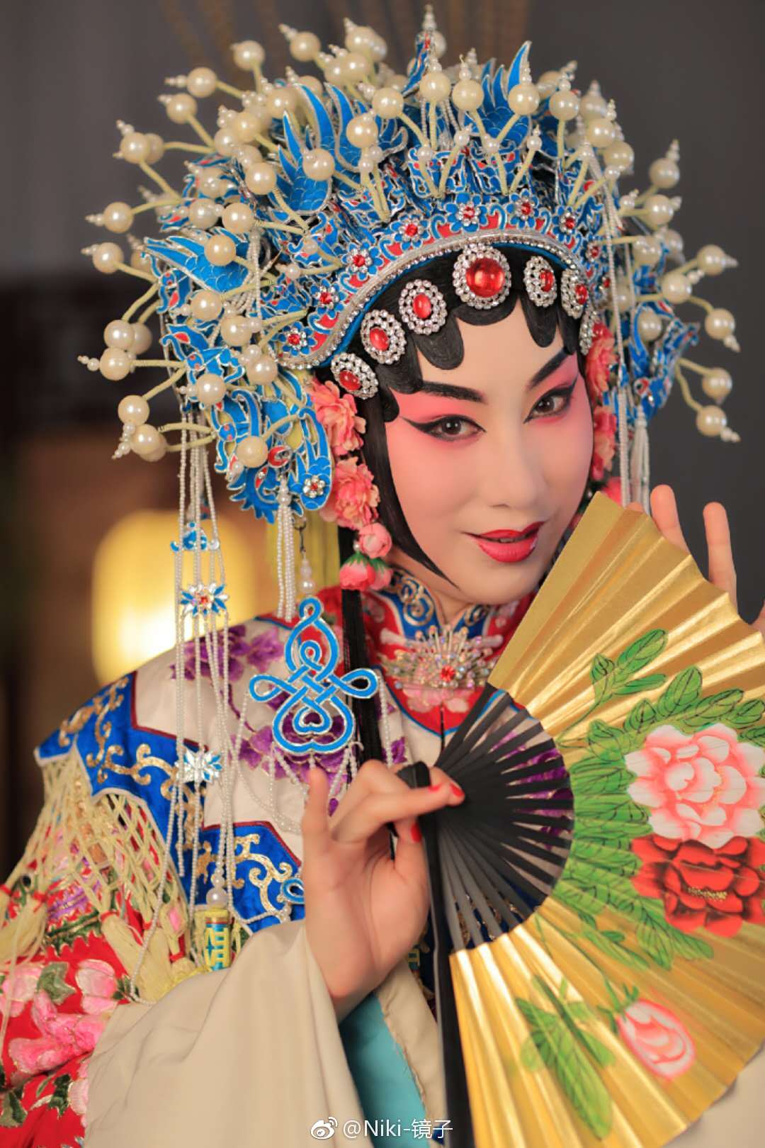 京昆旦角化装是一门美的艺术也是京昆行当造型中极为重要的存在