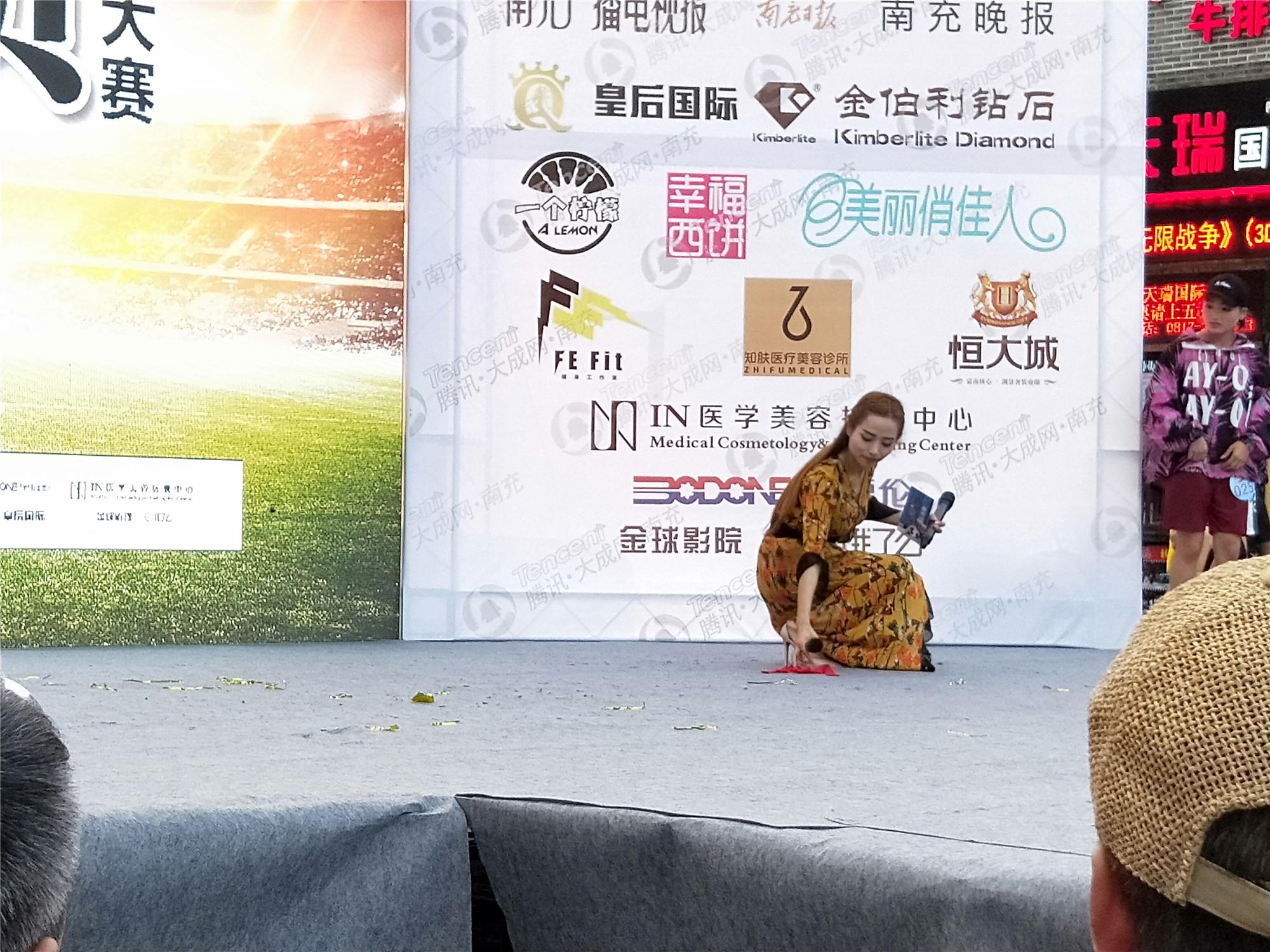 四川南充:2018世界杯足球宝贝决赛结束