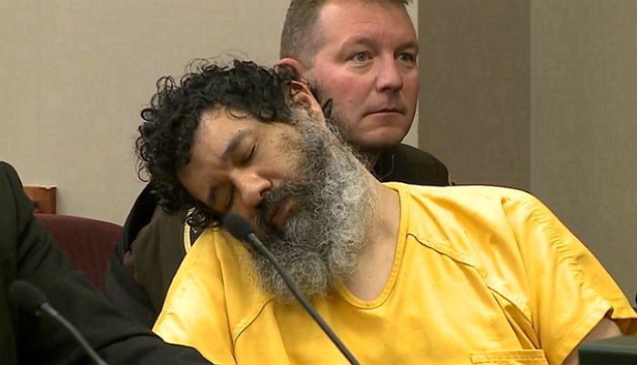 美国男子连杀四人被判死刑,法官宣判时他却在呼呼大睡