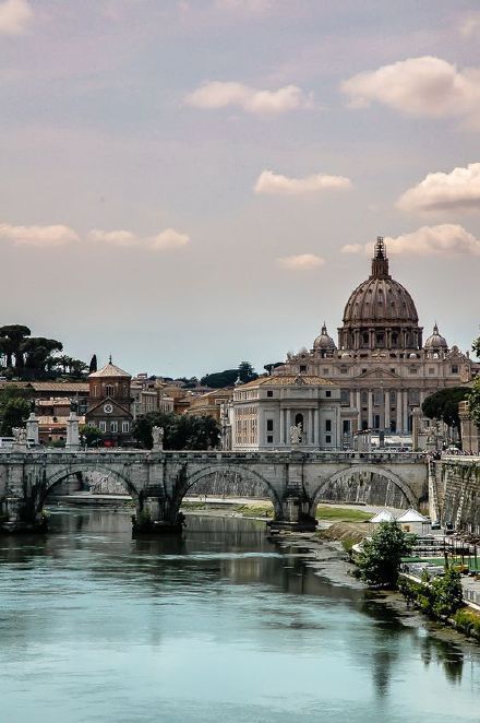 喜欢罗马,现代和历史完美融合,造就了这独一无二的城市.