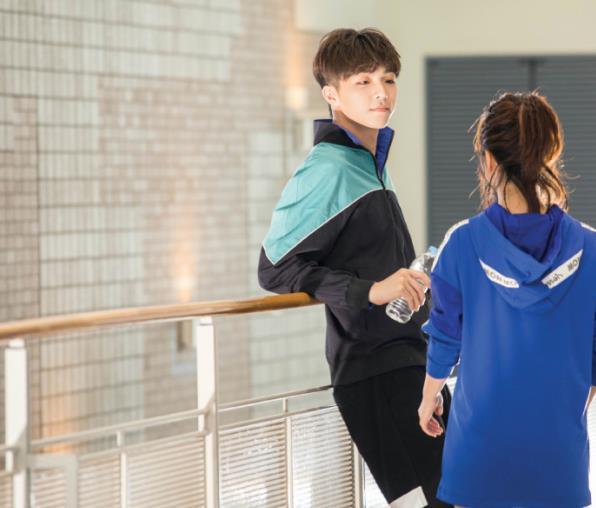 陈立农ng花絮,强抢水瓶频失误,和谭松韵"牵手逃亡"苏到爆