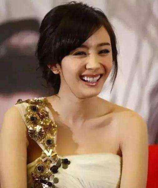 迪丽热巴古装太奇葩杨幂也只是尴尬一笑网友看不懂这种时尚