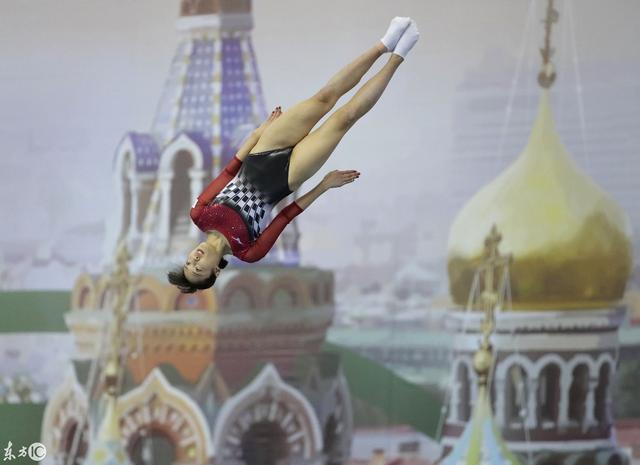 第33届蹦床世锦赛,中国队高磊获得男子金牌,朱雪莹获得女子银牌