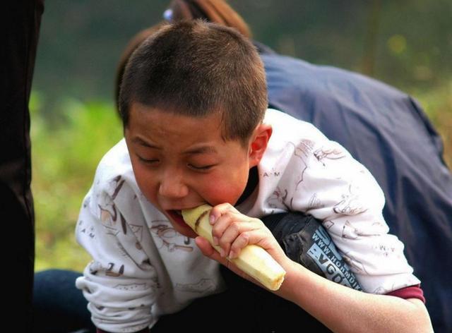 甘蔗还在傻傻的啃着吃?现在都流行这么吃,胜过大多补药!