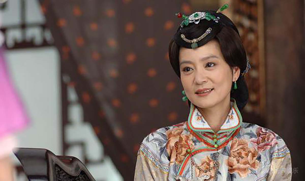 这段美好的婚姻生活并没有持续很久,邓育昆前往楼顶拿刘雪华的内衣时