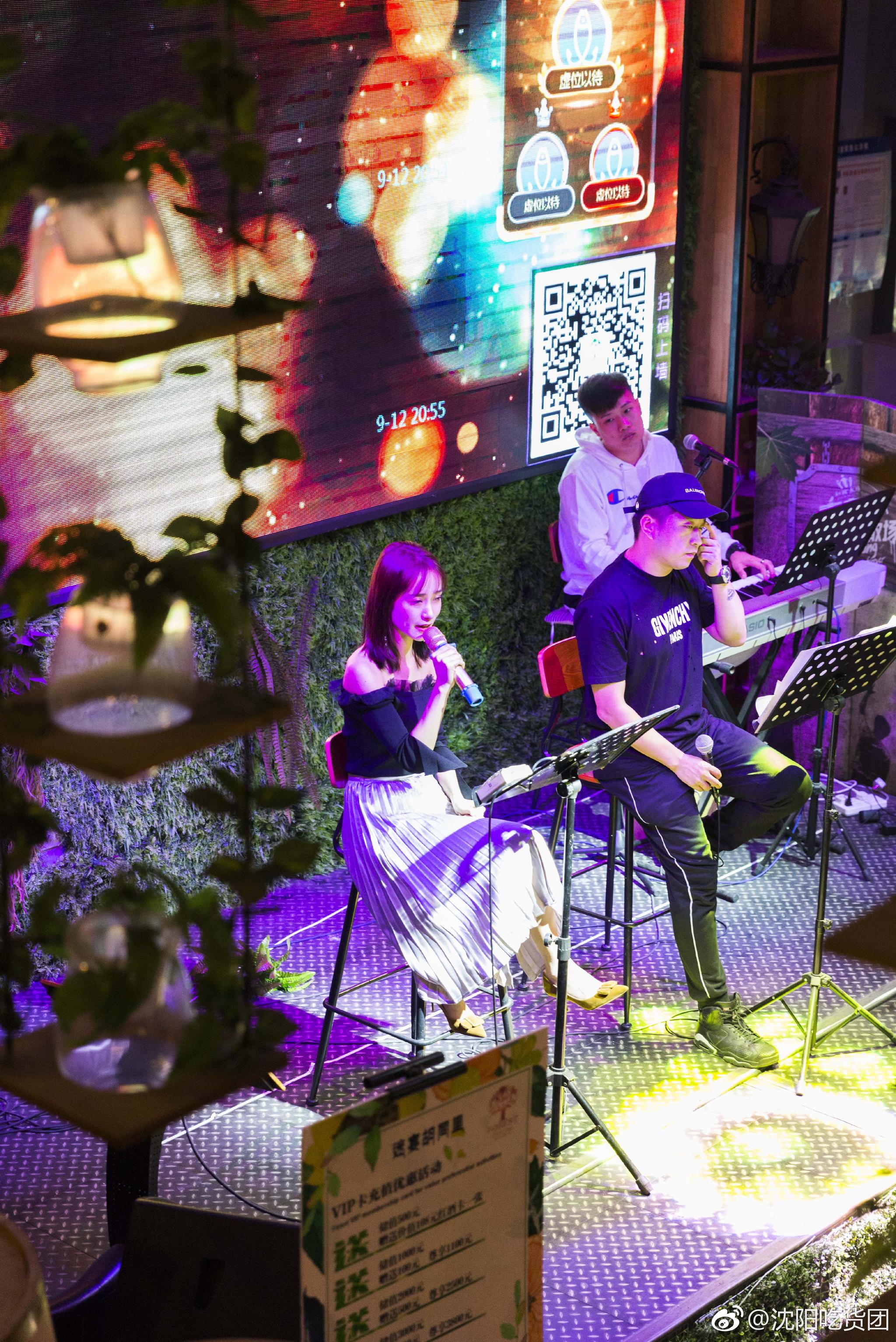 氛围满分的音乐餐吧,性价比还超高,每天晚上都会有歌手驻唱哦