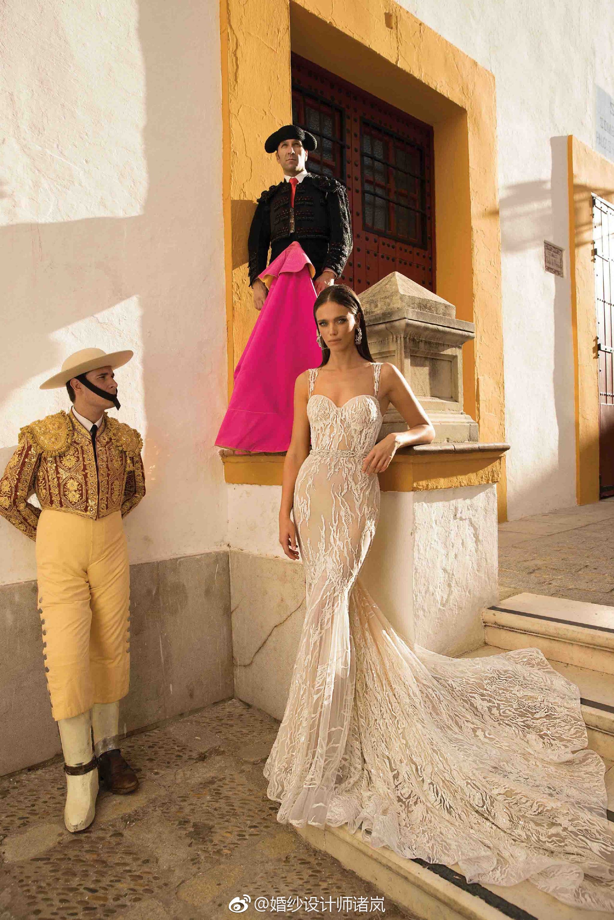 西班牙街头,高定婚纱与斗牛士的邂逅~ 来自berta 2018