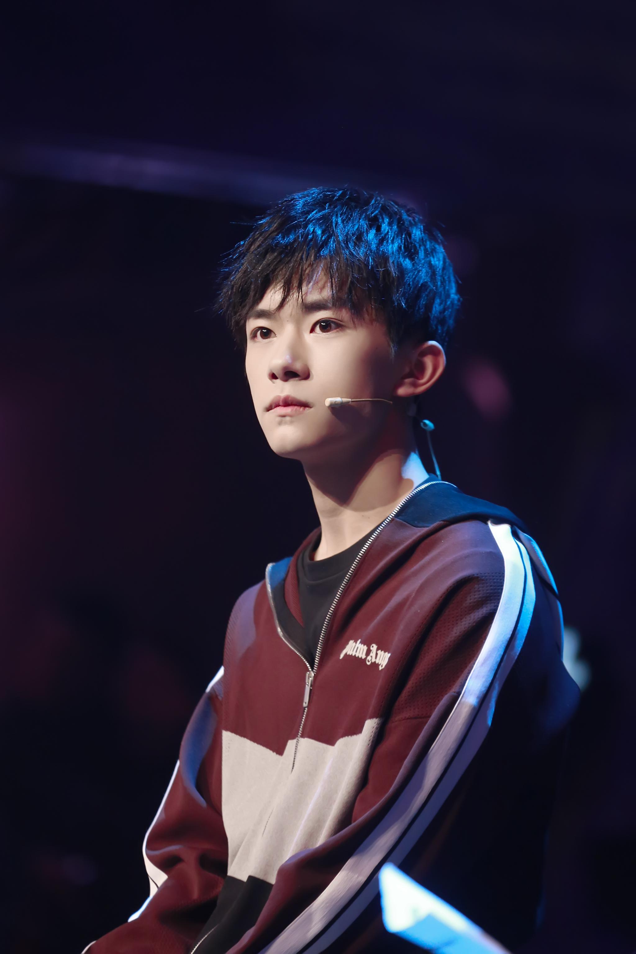 今晚易队长暖心陪伴与队员同心协力,从框架到细节|易烊千玺|tfboys